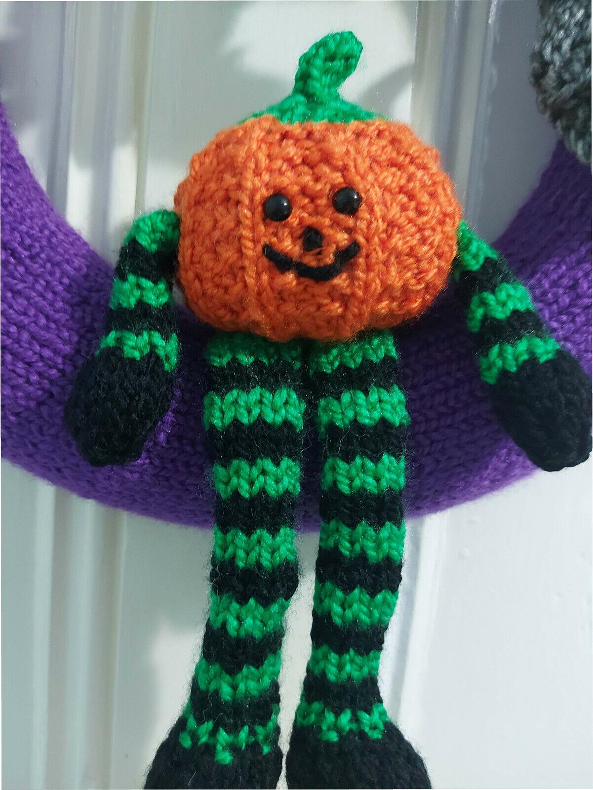 Halloween Door Wreaths UK - KNITTING PATTERN Halloween Wreath Decoration CHUNKY Ghost Spider Bat