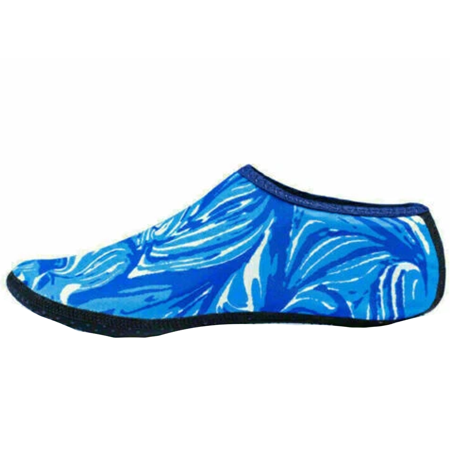 Lightweight water footwear for beach sports