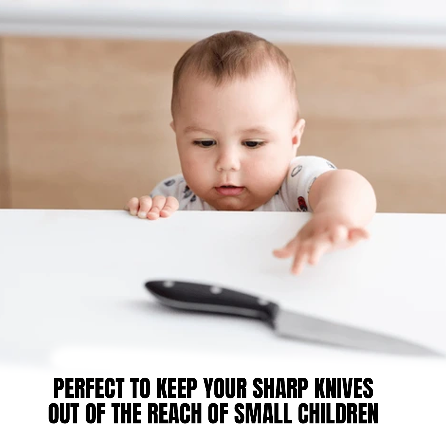 Wall-mounted knife organizer